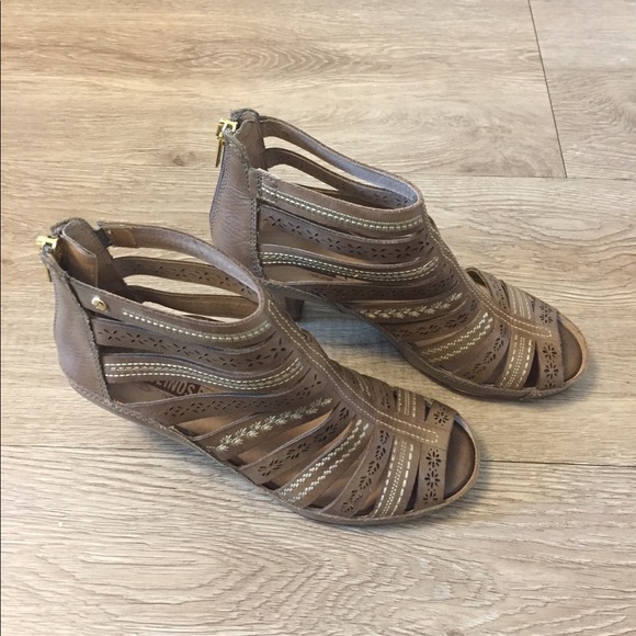 Pikolinos Mid Heel Sandals - Picture 4 of 13